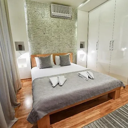 2 Hotel